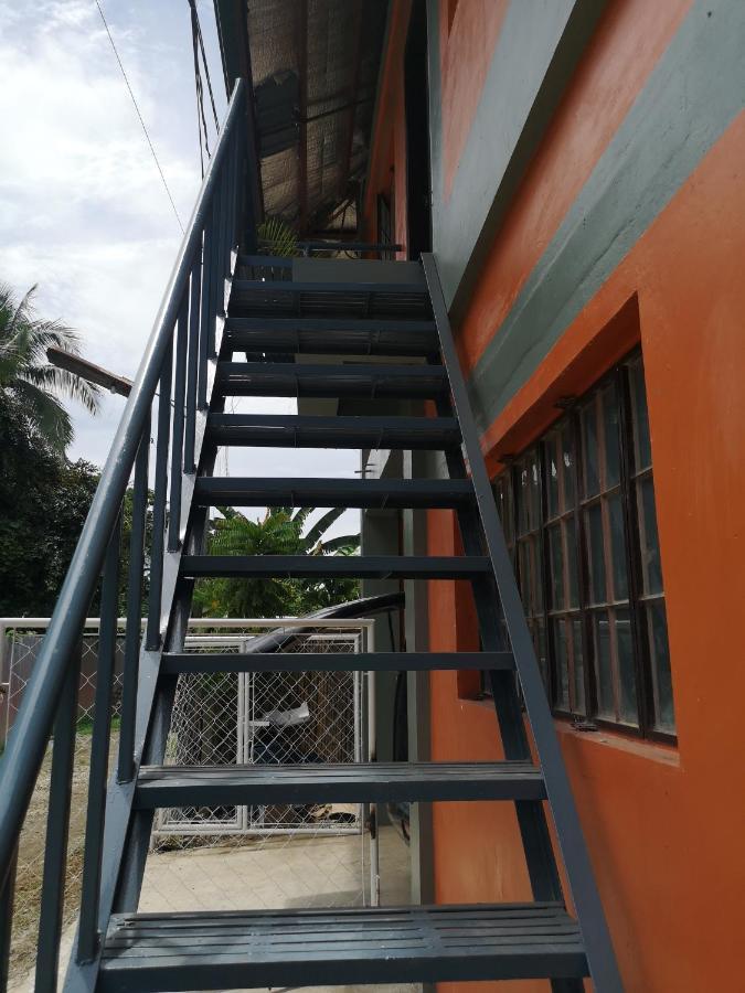 Ferienwohnung Estrelle Orange House - Backpackers Hub Puerto Princesa Exterior foto