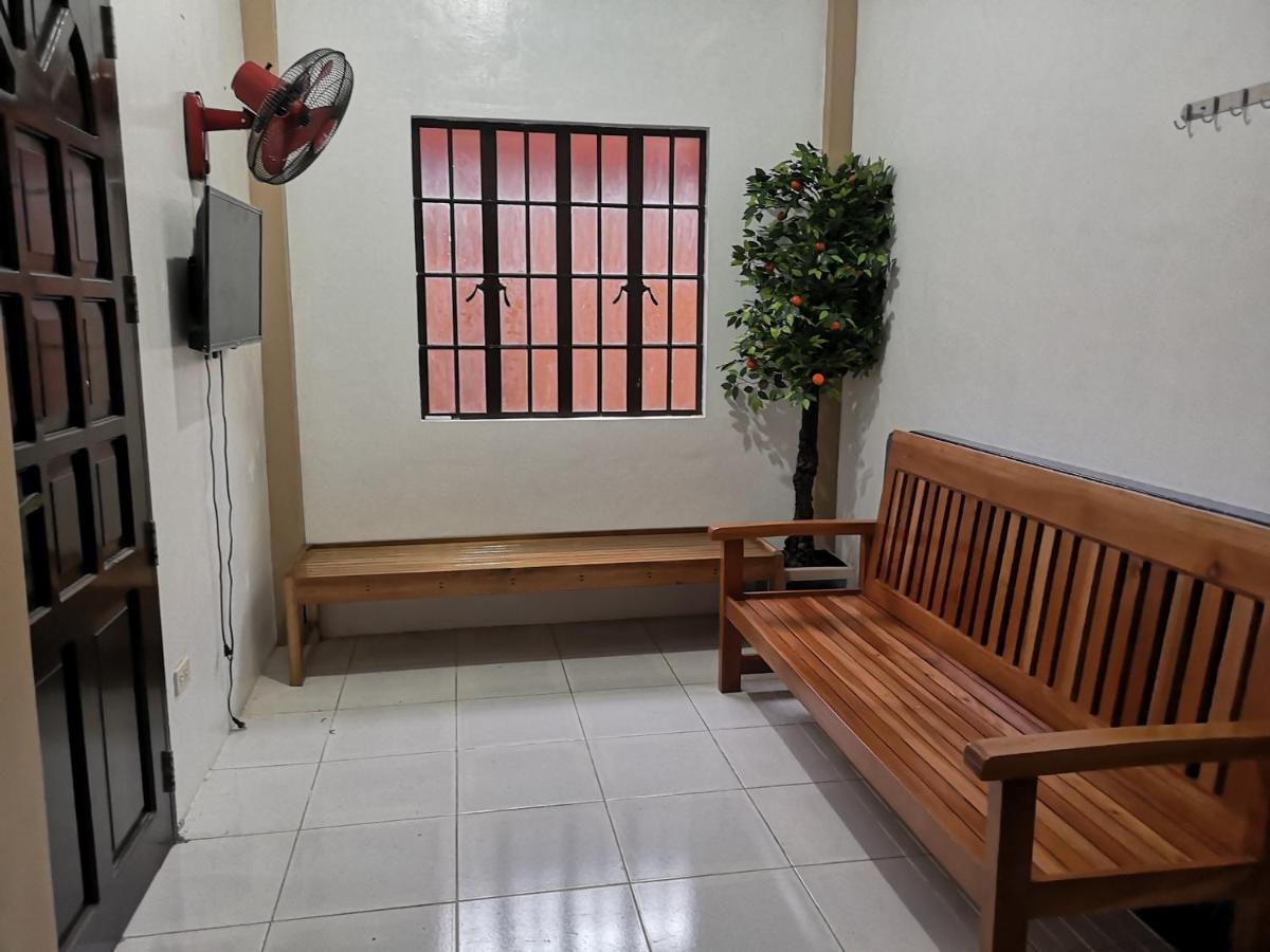 Ferienwohnung Estrelle Orange House - Backpackers Hub Puerto Princesa Exterior foto