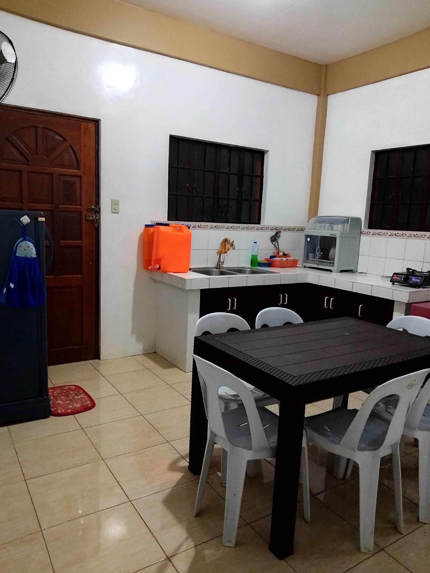 Ferienwohnung Estrelle Orange House - Backpackers Hub Puerto Princesa Exterior foto